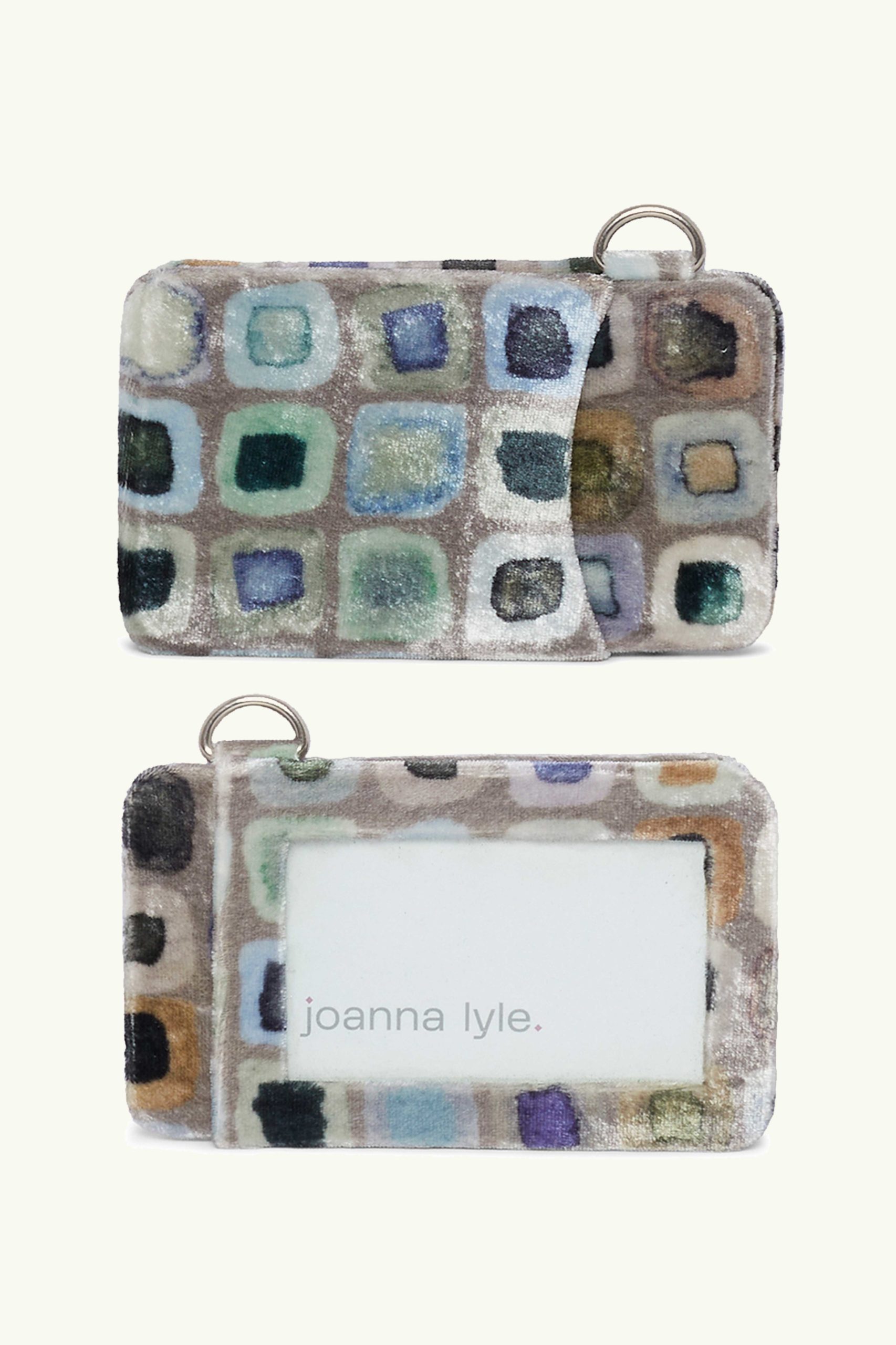 Joanna-Lyle_wallet-velvet_web